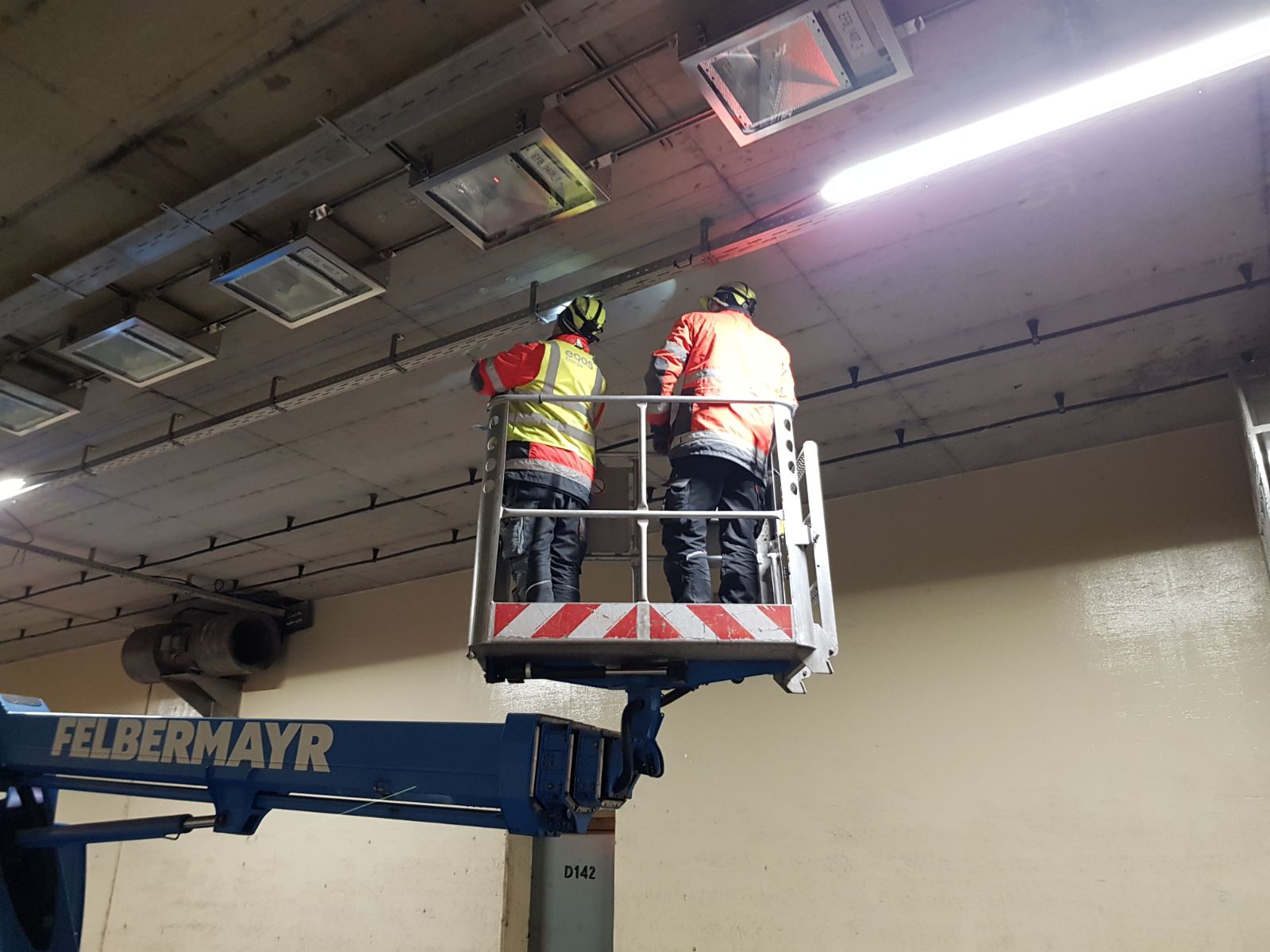 Wartung der LED Beleuchtung im Tunnel 