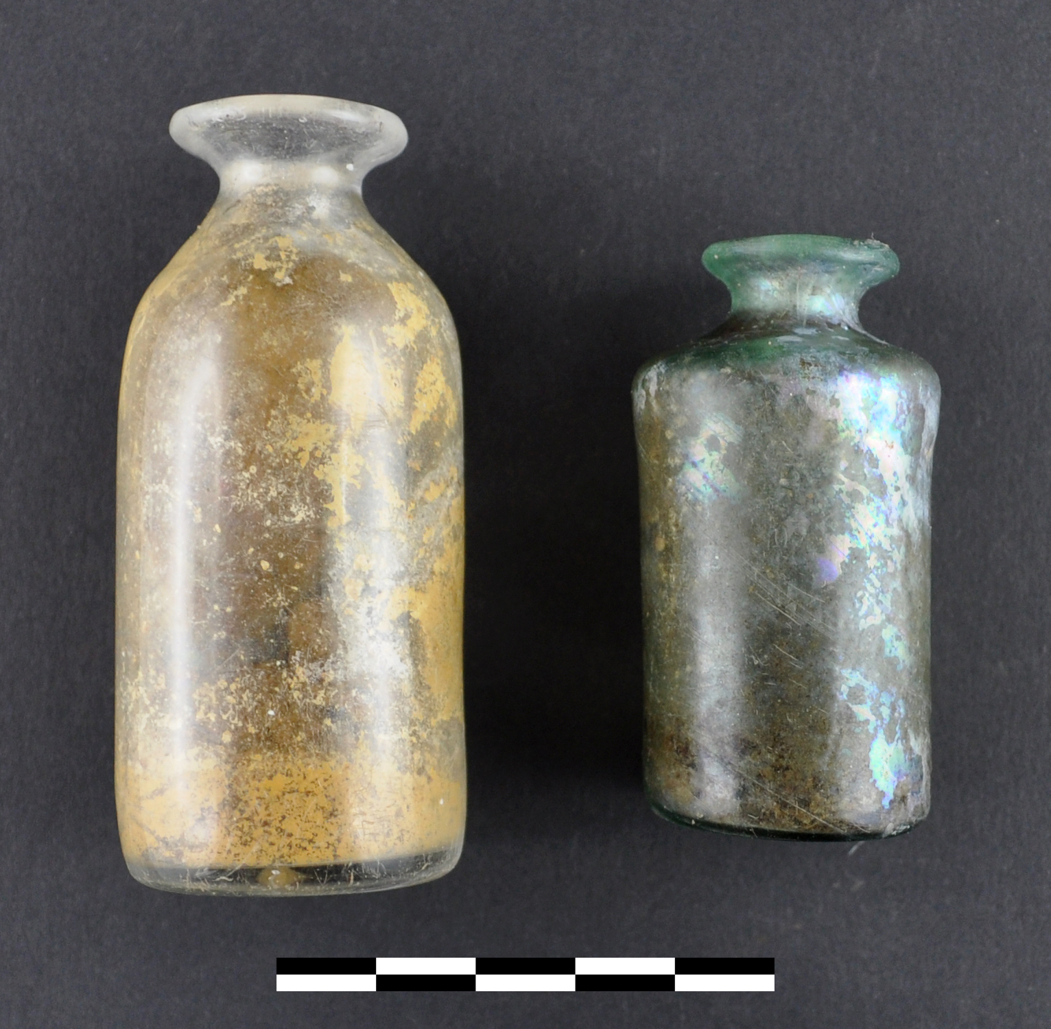 Zwei alte Glasflaschen