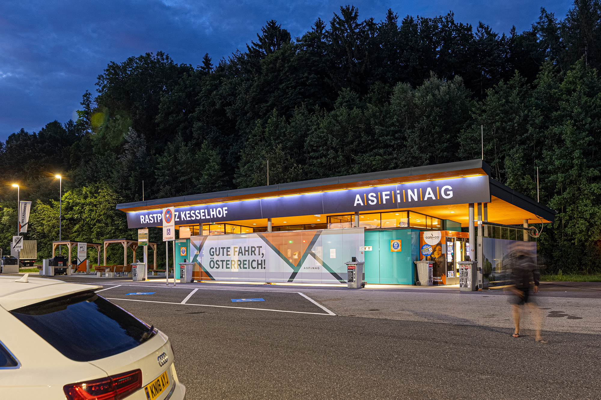 Rastplatz Kesselhof bei Nacht