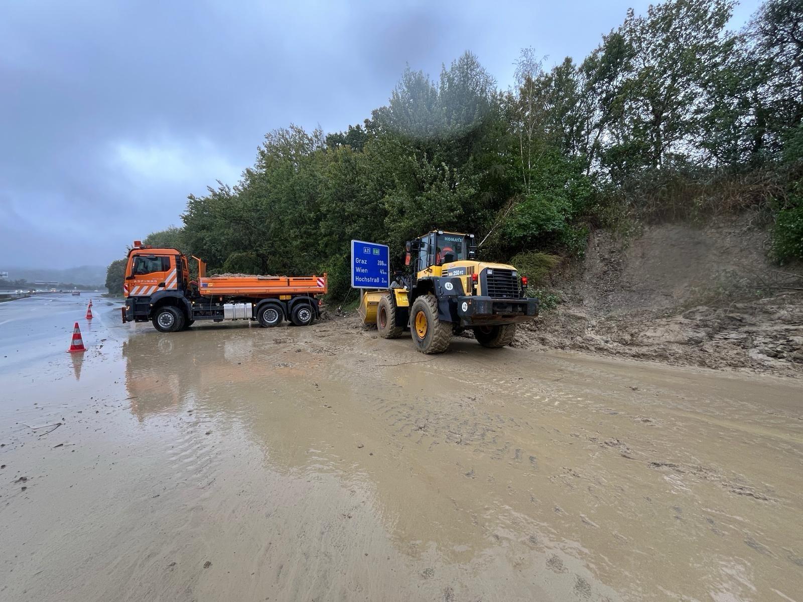 Hochwasser auf der A 2 Süd Autobahn im September 2024.